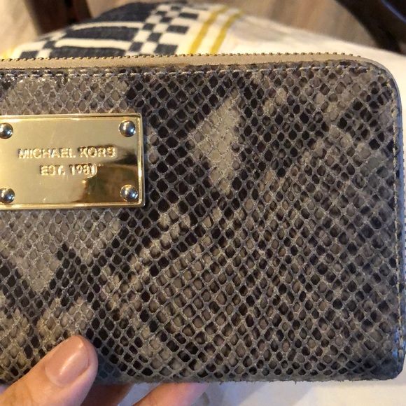 Michael Kors Snake Print wallet SOLD EBay - Picture 4 of 9
